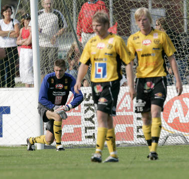 Ola Vendel, målvakt, Jonas Andersson och Robin Cederberg,