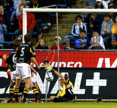 Daniel Örlund, målvakt, AIK släpper in 1-1 målet