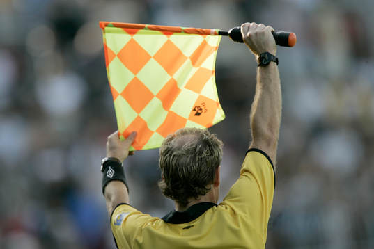 Linjeman, linjedomare, linjeflagga, flagga