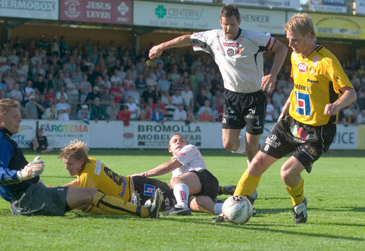 Simon Sjöfors, Mjällby och Thomas Andersson, Örebro, Ola