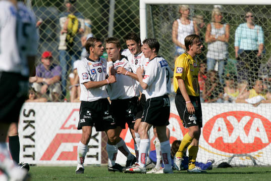 jubel, Örebro och Marcus Lindberg, Mjällby, depp