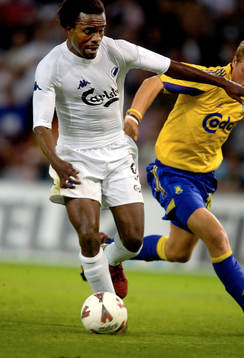 Bröndby - Köpenhamn: Peter Ijeh, Köpenhamn, försöker