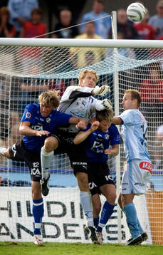 Mattias Asper (målvakt) Malmö blir klämd bakom Tomas