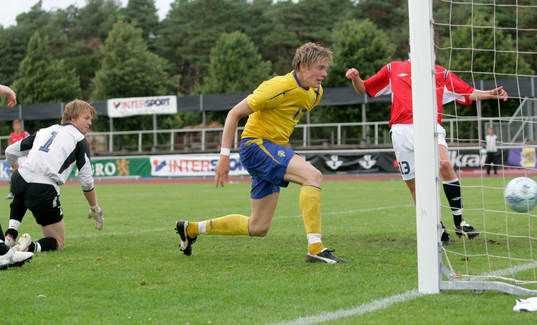 Tobias Holmqvist, Sverige