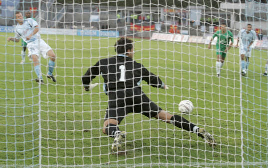 2-2, straff, Daniel Andersson, Haifas målvakt Nir