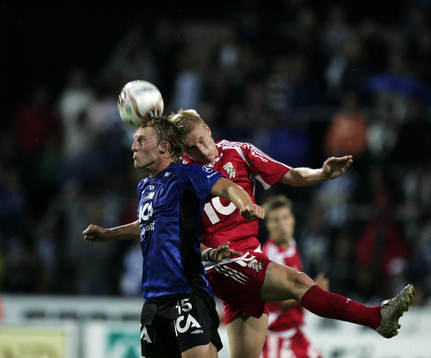 Peter Larsson och Oscar Wendt nickduellerar