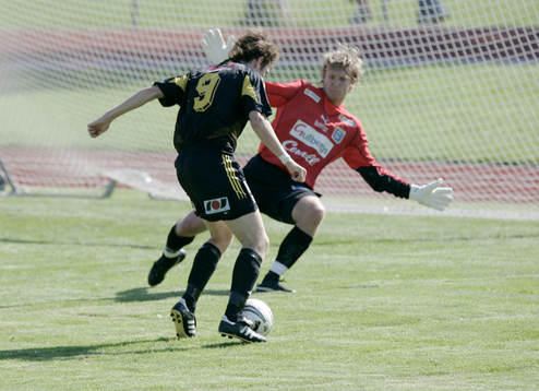 David Hansson, Hässleholm, fri med Ängelholms målvakt