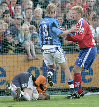 Daniel Andersson, målvakt, Helsingborg, räddar.