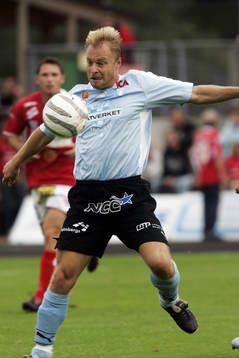 Anders Andersson tar ner bollen