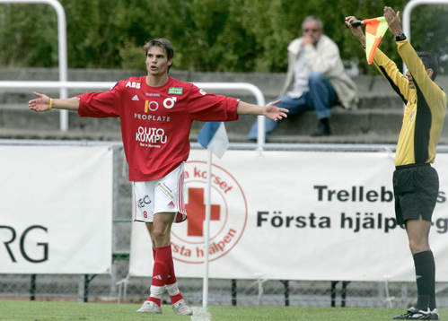 Tobias Larsson, Degerfors. Linjedomare, linjeman, flagga