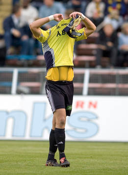 Daniel Örlund, måvakt, AIK blev utvisad