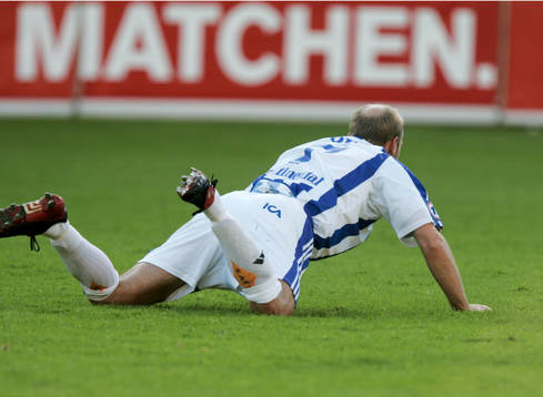 Håkan Mild,  IFK Göteborg, på fall