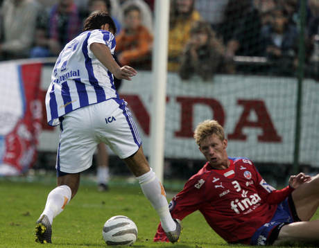 Georg Mourad har fått HIF, Fredrik Björck, på fall