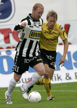 Jörgen Pettersson, målskytten, mot Martin Strömberg