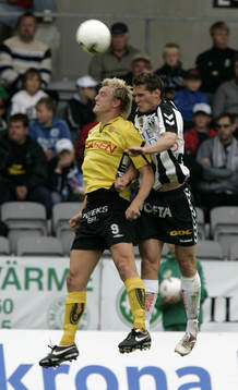 Mathias Svensson och Jon Jönsson nickduellerar