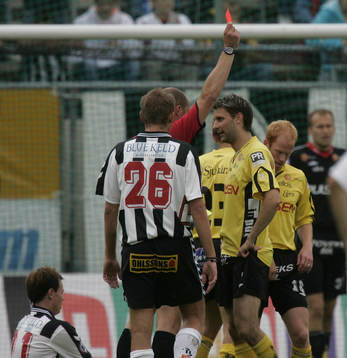 Utvisning, Jari Ilola stoppar Andreas Yngvesson och får