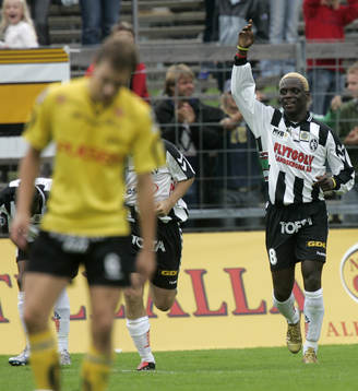 BoBo Bola har gjort 3-0, Elfsborg deppar. Jubel, depp