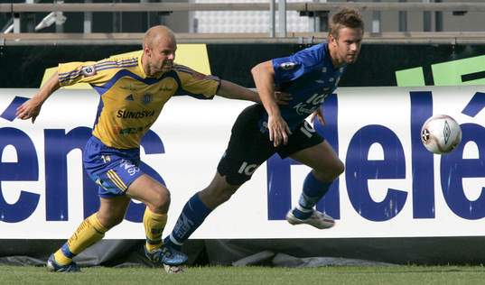 Andreas Hermansson jagar Sundsvallspelare