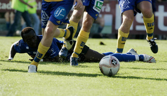 boll, ben, liggande spelare