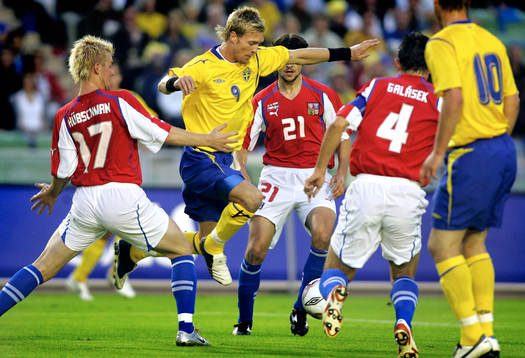 Christian Wilhelmsson i Tjeckiens försvar