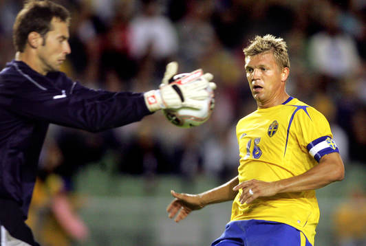 Marcus Allbäck och Petr Cech, målvakt