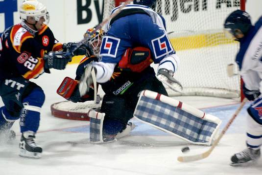 Jokerits målvakt Tim Thomas får Leksands Kevin Kantee