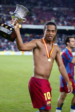 Ronaldinho, Barcelona, med pokal