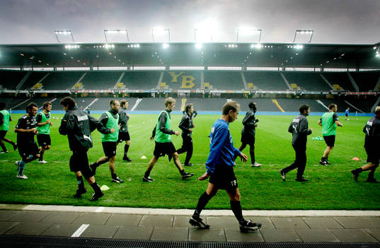 Malmö FF tränar på arenan Stade Du Suisse Wankdorf