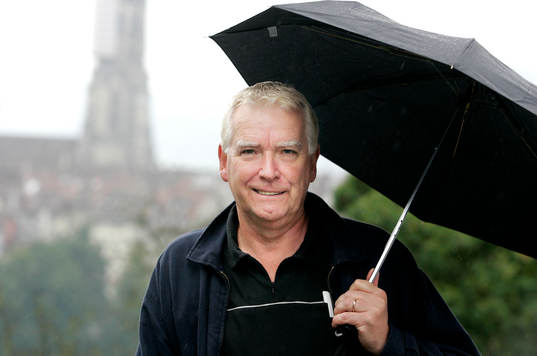 Rune Smith, reporter KVP, i ett regnigt Bern