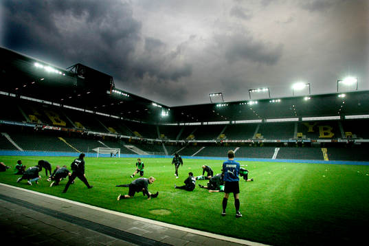 Malmö FF tränar på arenan Stade Du Suisse Wankdorf