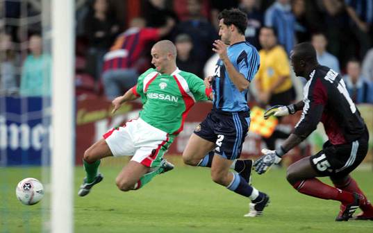 John O'Flynn, Cork och Matias Concha och Pa Dembo Touray,