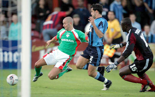 John O'Flynn, Cork och Matias Concha och Pa Dembo Touray,