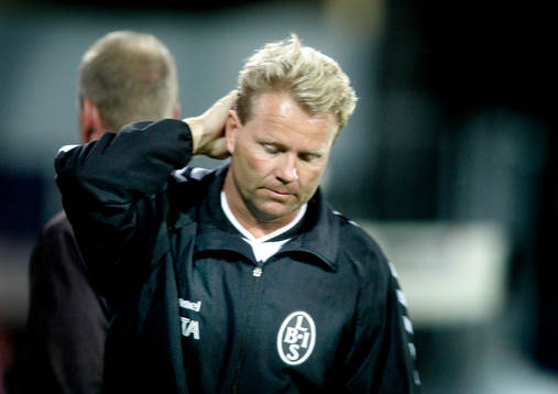 Mats Jingblad, tränare Landskrona, ser bekymrad ut