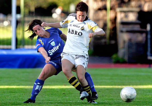 Lena Persson, AIK är hårt bevakad