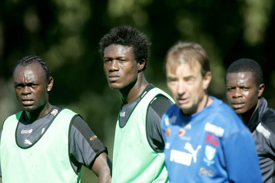 Tom Prahl med från vänster Josef Elanga, Edward Ofere och