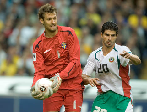 Andreas Isaksson, målvakt, Sverige och Georgi Ivanov,