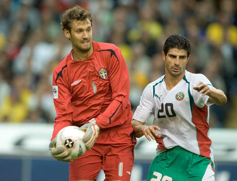 Andreas Isaksson, målvakt, Sverige och Georgi Ivanov,