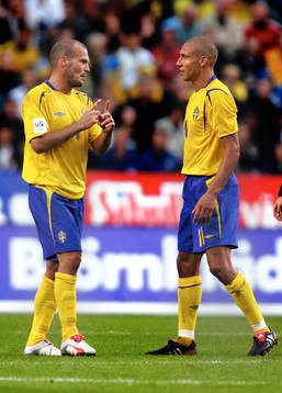 Fredrik Ljungberg och Henrik Larsson diskuterar