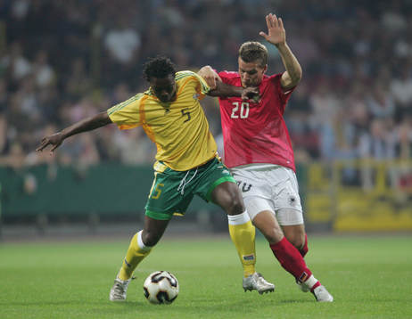Mbulelo Mabizela och Lukas Podolski