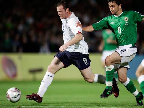 Wayne Rooney, England och Damien Johnson, Nordirland