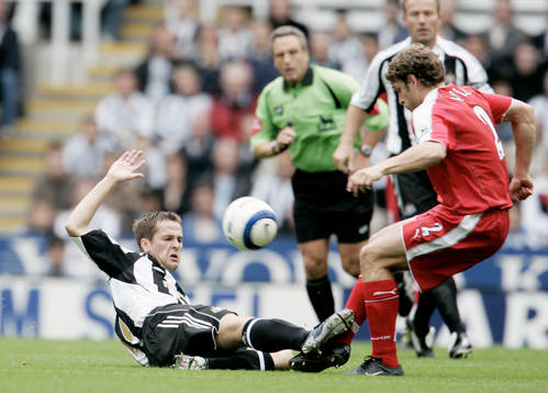 Michael Owen, Newcastle och Moritz Volz, Fulham