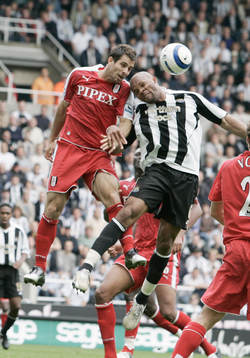 Carlos Bocanegra, Fulham och  Jean-Alain Boumsong, Newcastle