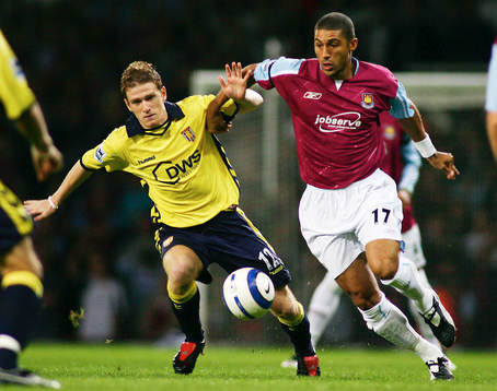 Hayden Mullins, West Ham och Steven Davis, Aston Villa