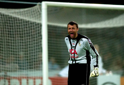 Conny Johansson, målvakt, Halmstad, upprörd