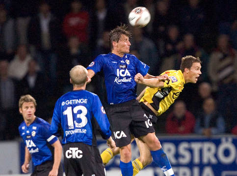 Tomas Zvirgzdauskas och Samuel Holmén, nickduell