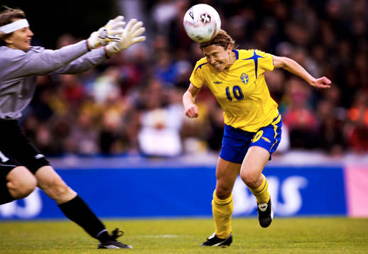 Sviatlana Novikava, målvakt och Hanna Ljungberg