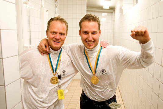 Pelle Karlsson och Tomas Gustavsson duschades av laget