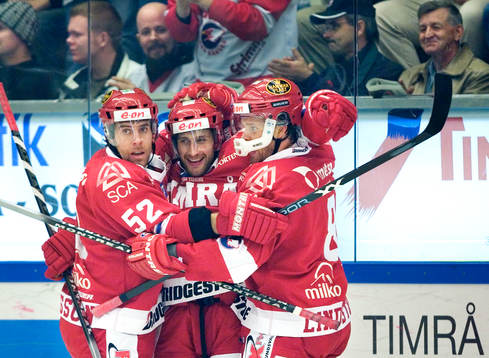 Jubel för Timrås målskytt, Per Hallin, Calle Johansson