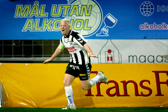 Jörgen Pettersson, Landskrona, gjorde 1-0 målet. Jubel