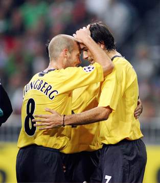 Robert Pires och Fredrik Ljungberg, Arsenal (Jubel)